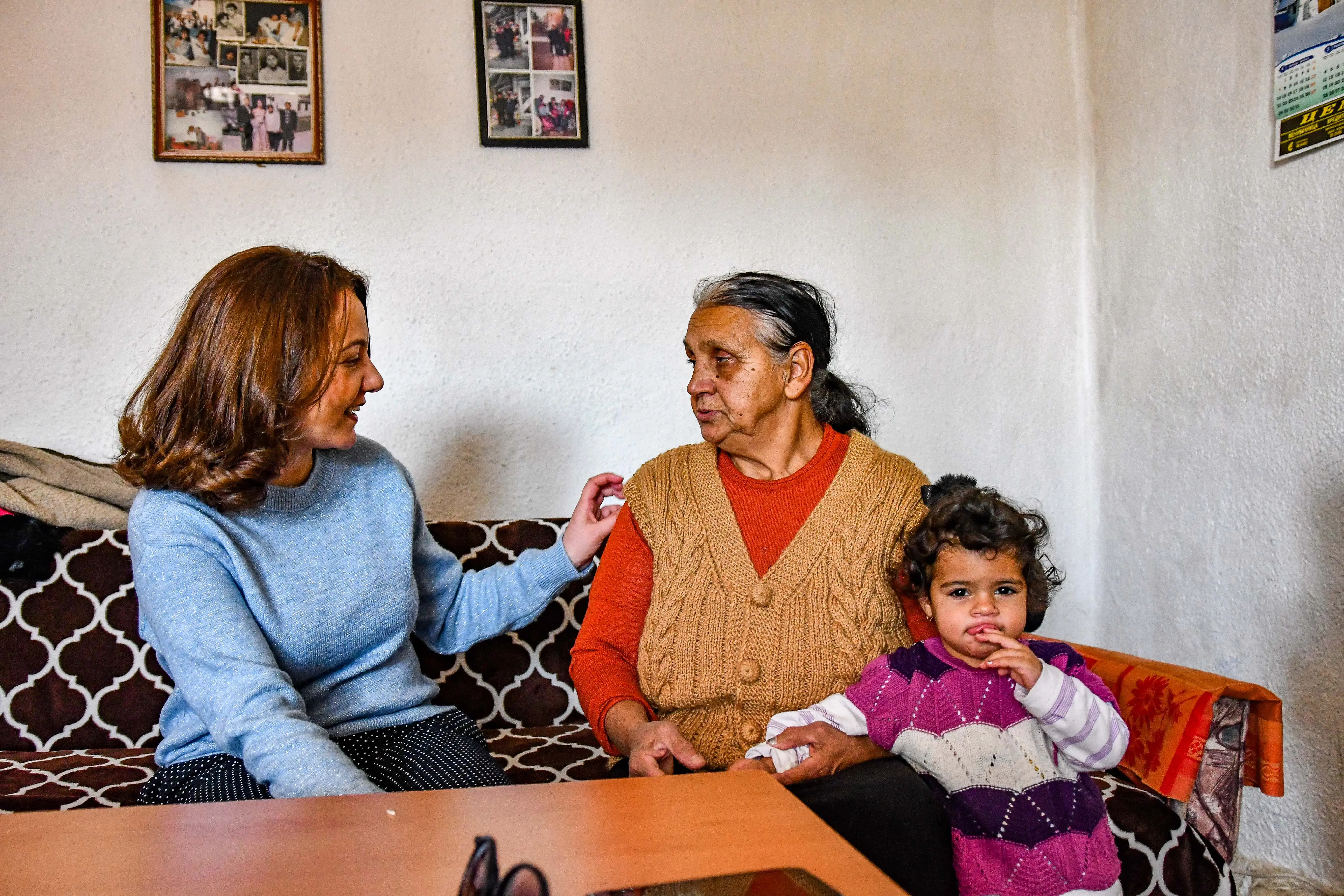 Neighbourhood hero fights child marriage in her Roma community